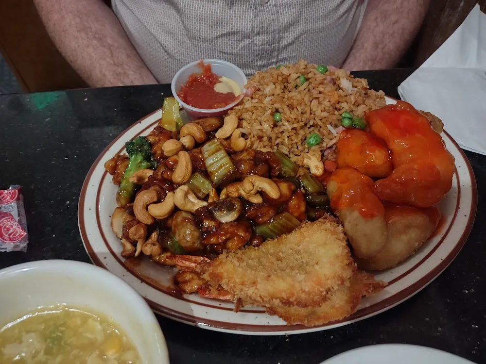 Dinner D Fried Shrimp Chicken Cashew Sweet& Sour Chicken Fried Rice